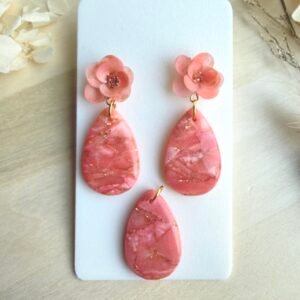 Zestaw Krople z kwiatem kolczyki + wisiorek - brzoskwiniowe