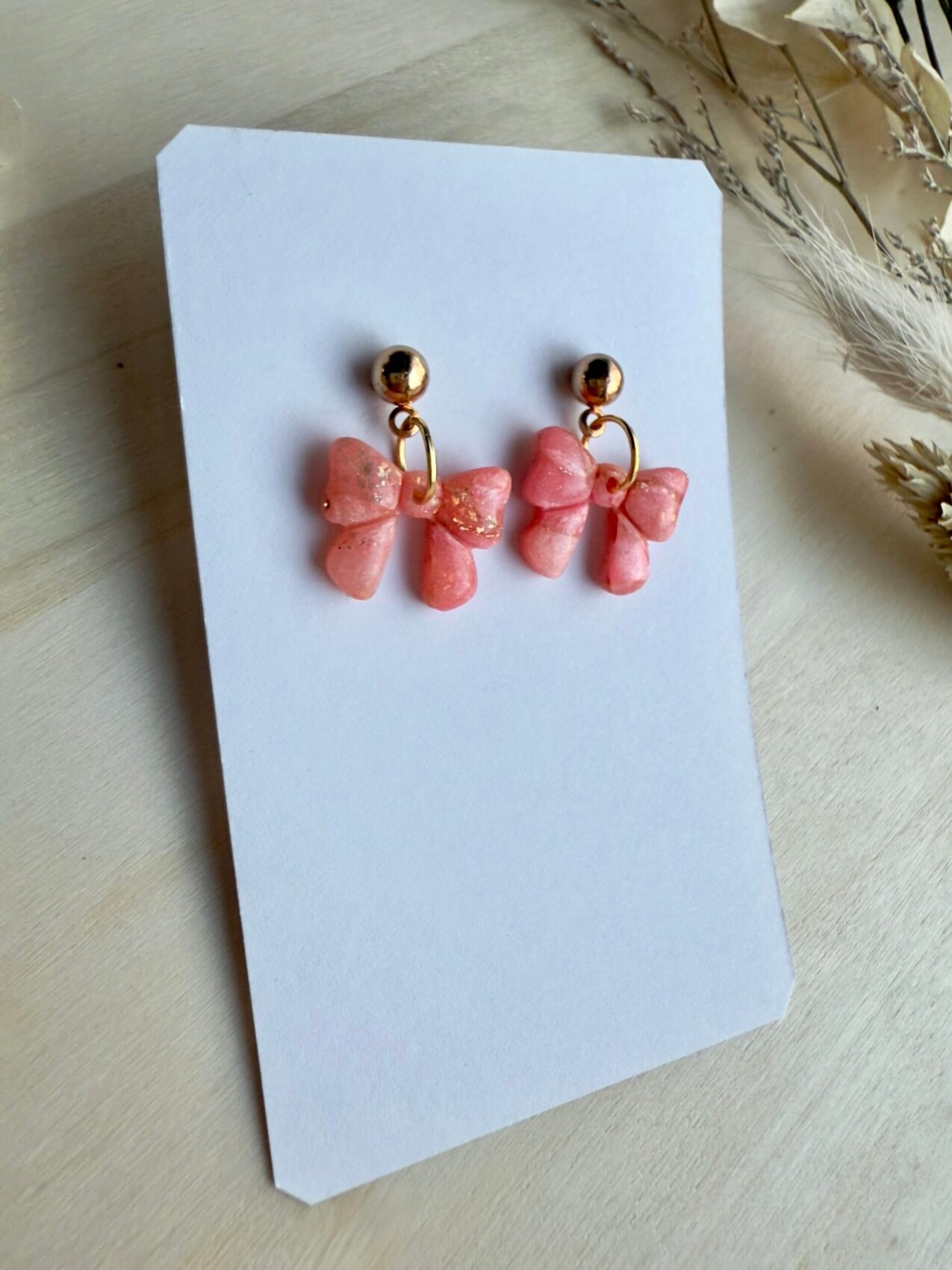 Kolczyki Kokardki wiszące marmurkowe - brzoskwiniowe - obrazek 2