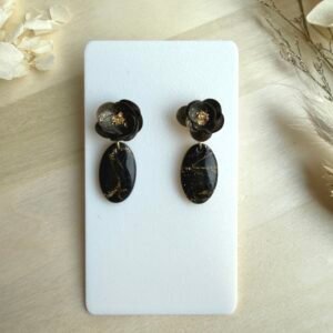 Kolczyki Owal z kwiatem - czarno-złote marmurki