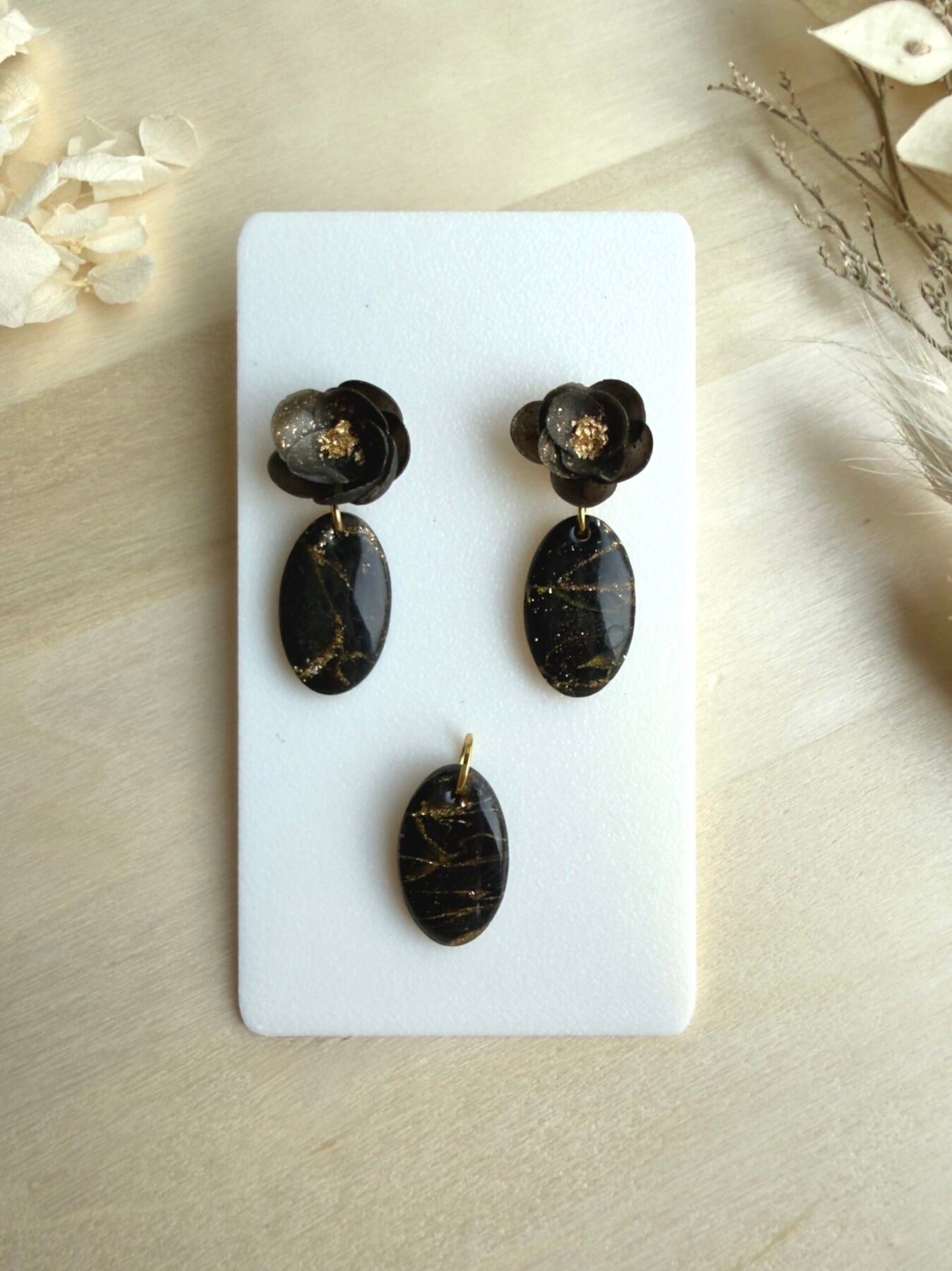 Zestaw Owal z kwiatem kolczyki+wisiorek - czarno-złote