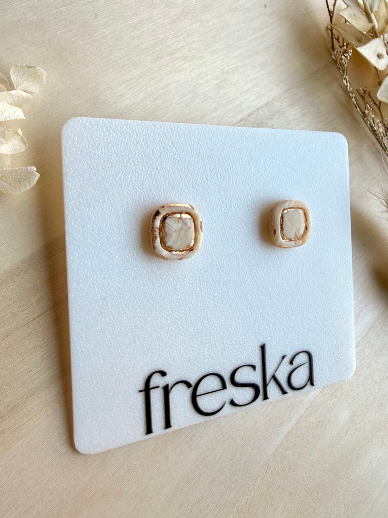 Kolczyki Kwadraty z ramką - piaskowo-złote - obrazek 2