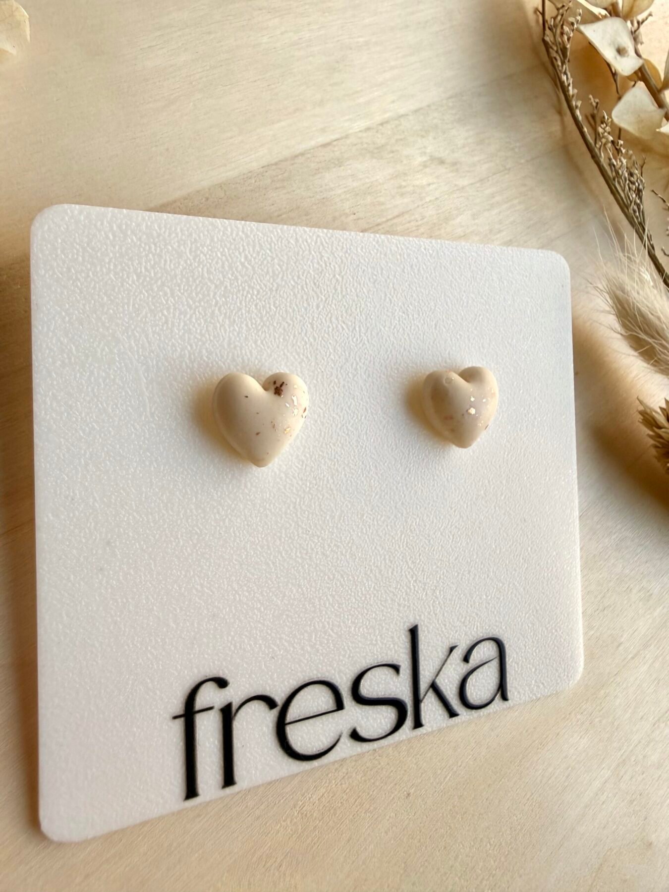 Kolczyki Serca 3D - piaskowo-złote - obrazek 2