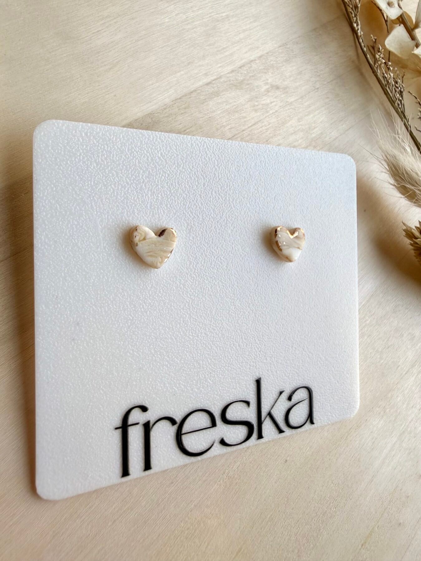 Kolczyki Serduszka piaskowo-złote - obrazek 2