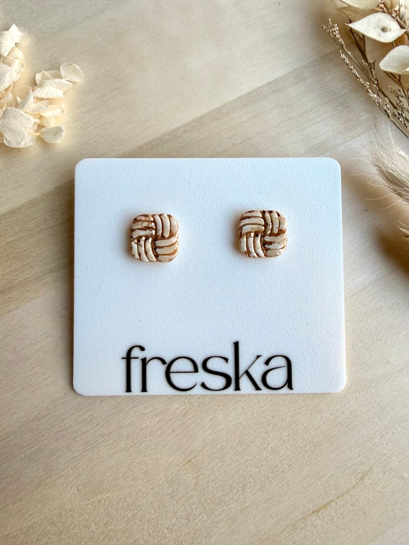 Kolczyki Plecione kwadraty piaskowo-złote