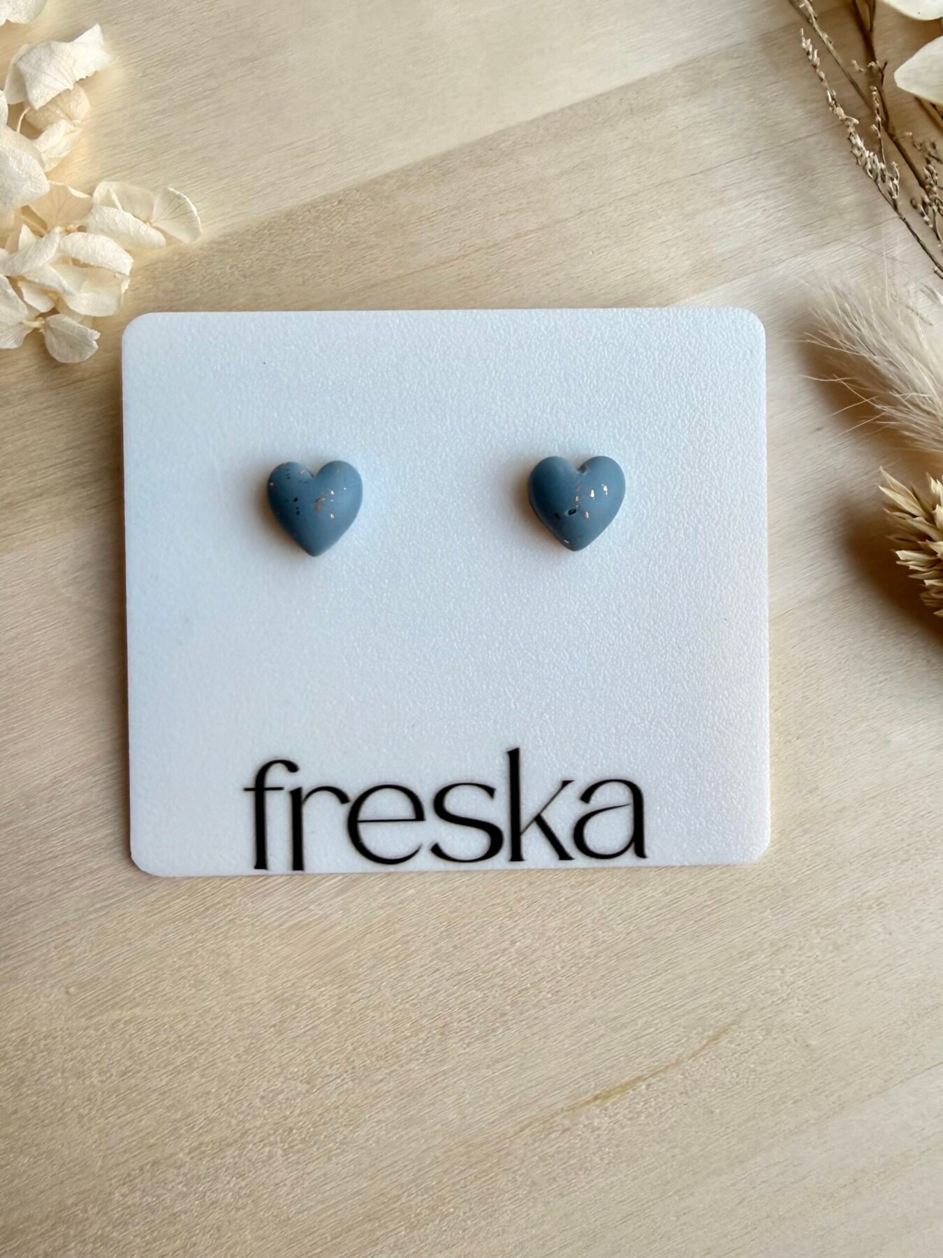 Kolczyki Serca 3D ze złotymi drobinkami - różne kolory