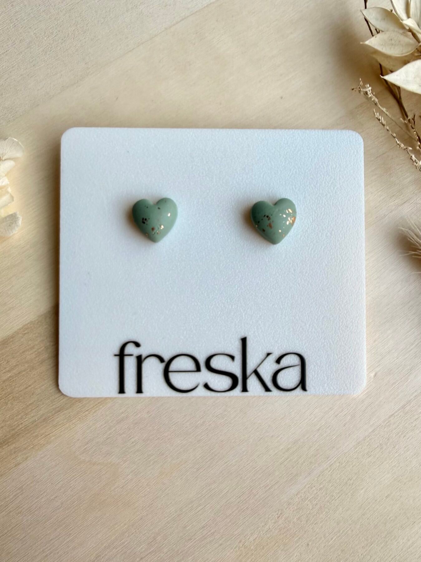 Kolczyki Serca 3D ze złotymi drobinkami - różne kolory - obrazek 9