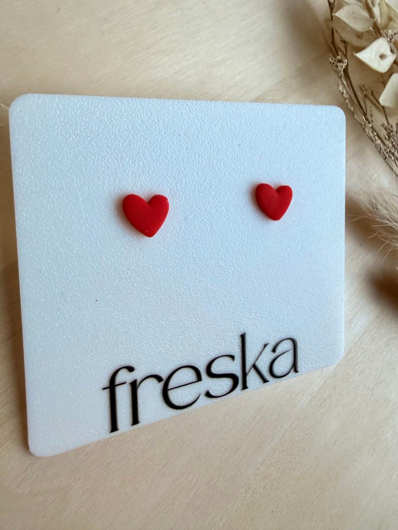 Kolczyki Serduszka matowe - czerwone - obrazek 2